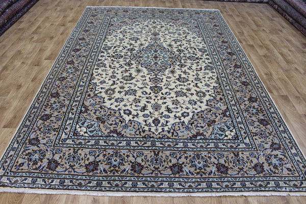 Persian Kashan Carpet 310 × 208 cm – Hand-Knotted Wool Floral Medallion Rug