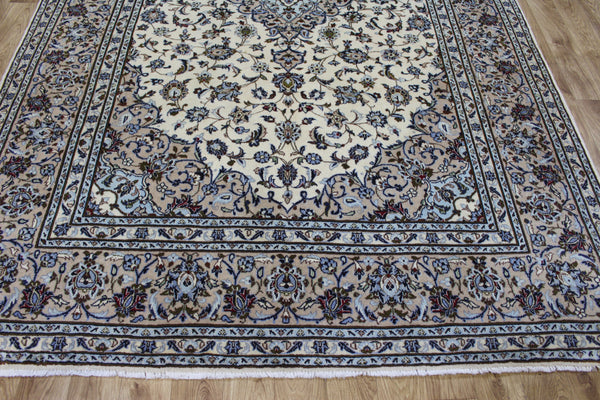 Persian Kashan Carpet 310 × 208 cm – Hand-Knotted Wool Floral Medallion Rug