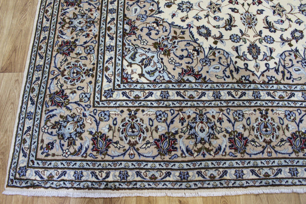 Persian Kashan Carpet 310 × 208 cm – Hand-Knotted Wool Floral Medallion Rug