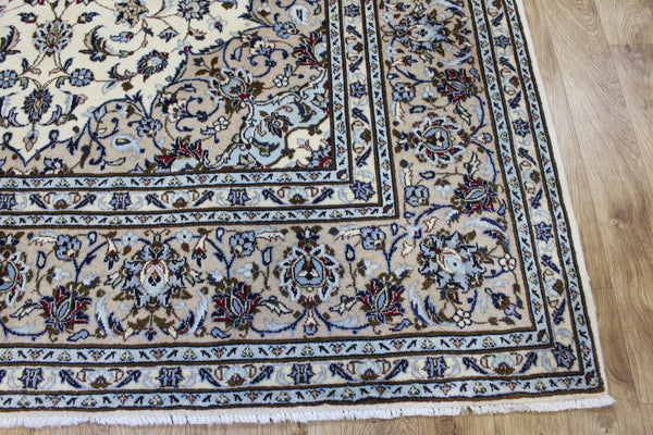 Persian Kashan Carpet 310 × 208 cm – Hand-Knotted Wool Floral Medallion Rug