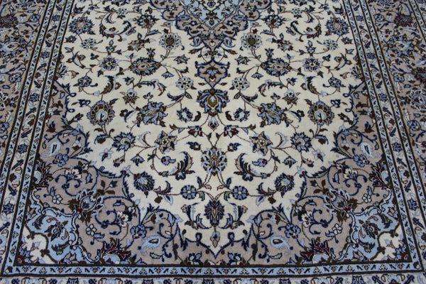 Persian Kashan Carpet 310 × 208 cm – Hand-Knotted Wool Floral Medallion Rug