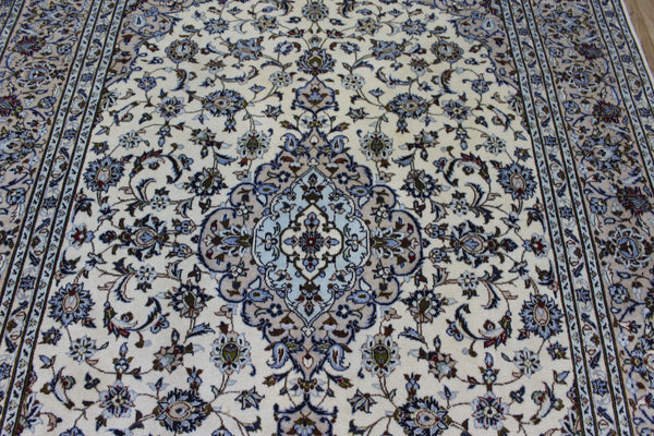 Persian Kashan Carpet 310 × 208 cm – Hand-Knotted Wool Floral Medallion Rug