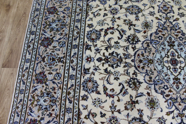 Persian Kashan Carpet 310 × 208 cm – Hand-Knotted Wool Floral Medallion Rug