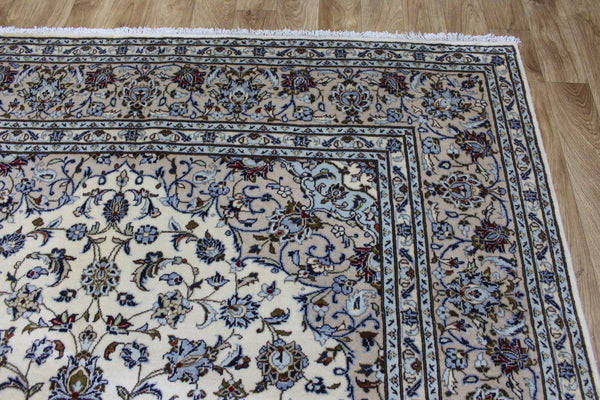 Persian Kashan Carpet 310 × 208 cm – Hand-Knotted Wool Floral Medallion Rug