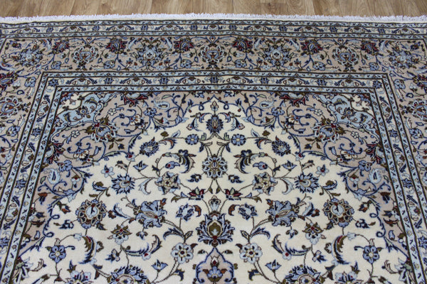 Persian Kashan Carpet 310 × 208 cm – Hand-Knotted Wool Floral Medallion Rug