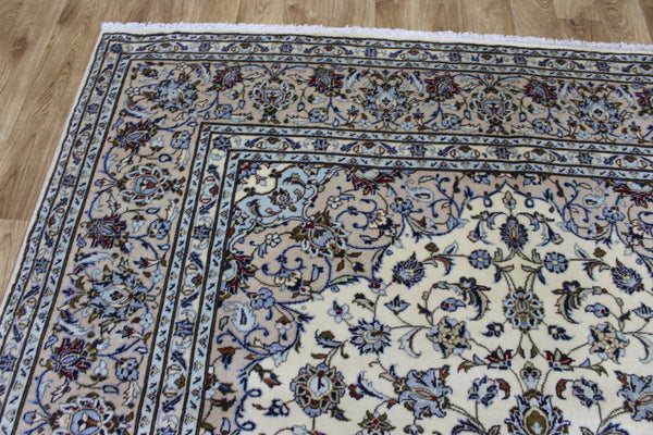 Persian Kashan Carpet 310 × 208 cm – Hand-Knotted Wool Floral Medallion Rug