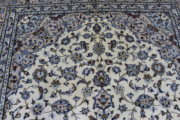 Persian Kashan Carpet 310 × 208 cm – Hand-Knotted Wool Floral Medallion Rug