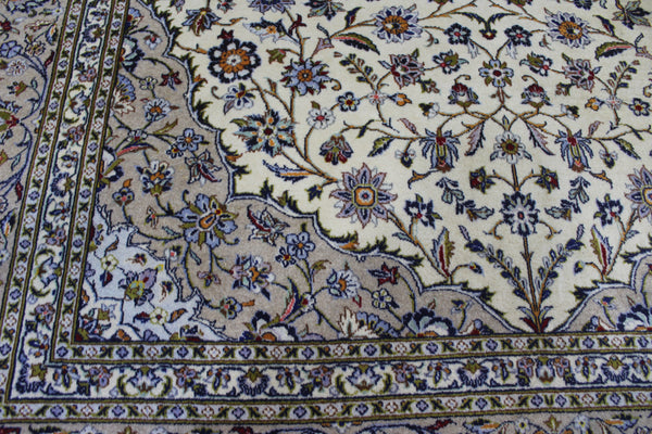 Persian Kashan Carpet 347 × 247 cm – Hand-Knotted Wool Floral Rug