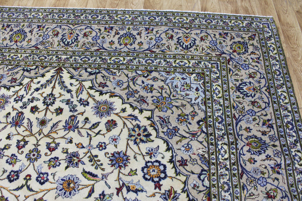 Persian Kashan Carpet 347 × 247 cm – Hand-Knotted Wool Floral Rug
