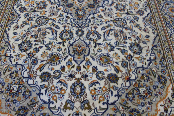 Persian Kashan Carpet 307 × 200 cm – Hand-Knotted Wool Floral Rug