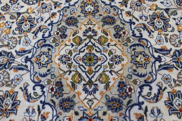 Persian Kashan Carpet 307 × 200 cm – Hand-Knotted Wool Floral Rug