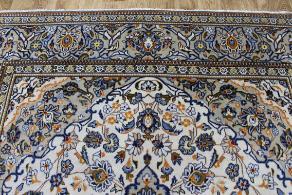 Persian Kashan Carpet 307 × 200 cm – Hand-Knotted Wool Floral Rug