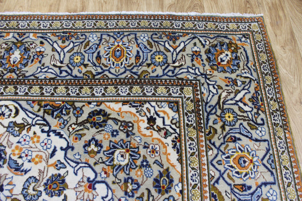 Persian Kashan Carpet 307 × 200 cm – Hand-Knotted Wool Floral Rug