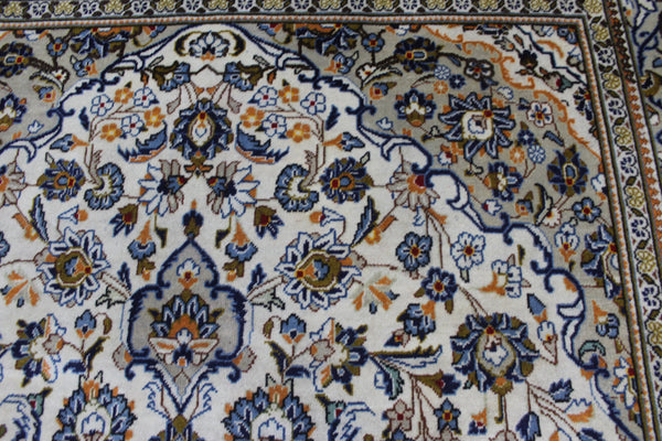 Persian Kashan Carpet 307 × 200 cm – Hand-Knotted Wool Floral Rug