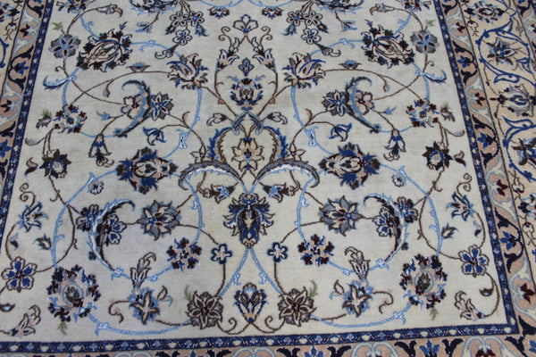 Persian Nain Wool & Silk Rug 260 × 165 cm – Hand-Knotted Floral Carpet