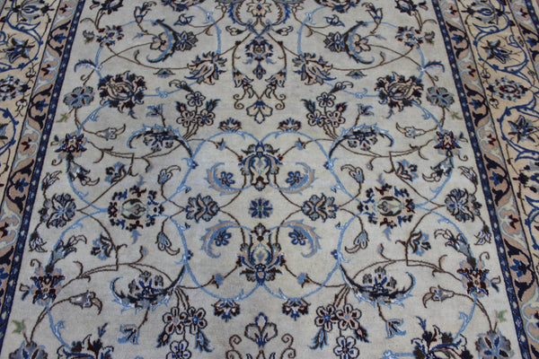 Persian Nain Wool & Silk Rug 260 × 165 cm – Hand-Knotted Floral Carpet
