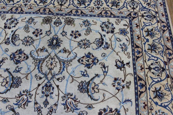 Persian Nain Wool & Silk Rug 260 × 165 cm – Hand-Knotted Floral Carpet