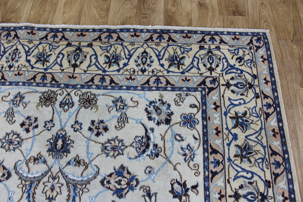 Persian Nain Wool & Silk Rug 260 × 165 cm – Hand-Knotted Floral Carpet