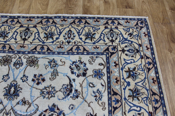 Persian Nain Wool & Silk Rug 260 × 165 cm – Hand-Knotted Floral Carpet