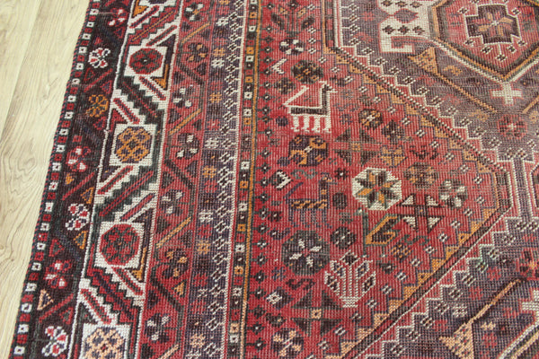 Vintage Persian Shiraz Qashqai Tribal Rug 230 × 157 cm – Hand-Knotted Wool