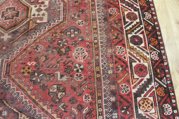 Vintage Persian Shiraz Qashqai Tribal Rug 230 × 157 cm – Hand-Knotted Wool
