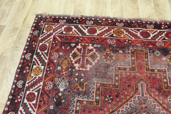 Vintage Persian Shiraz Qashqai Tribal Rug 230 × 157 cm – Hand-Knotted Wool