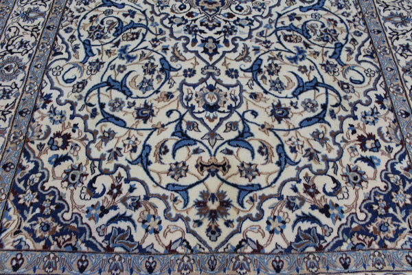 Persian Nain Wool & Silk Rug 304 × 192 cm – Hand-Knotted Floral Carpet