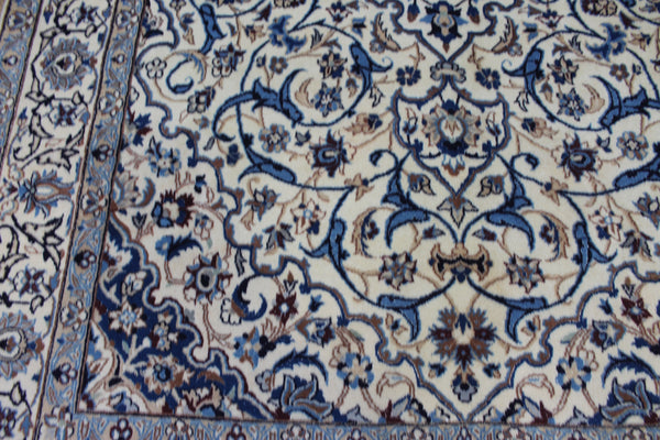Persian Nain Wool & Silk Rug 304 × 192 cm – Hand-Knotted Floral Carpet