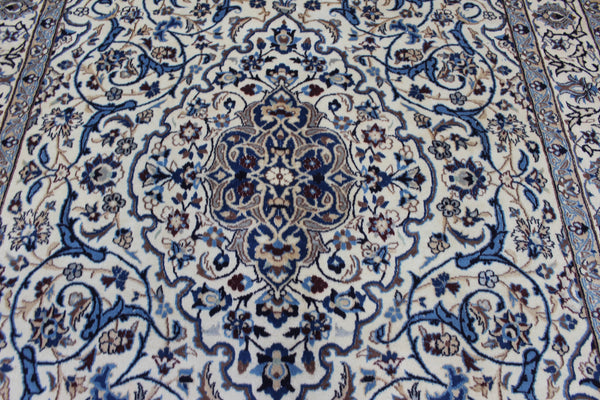 Persian Nain Wool & Silk Rug 304 × 192 cm – Hand-Knotted Floral Carpet