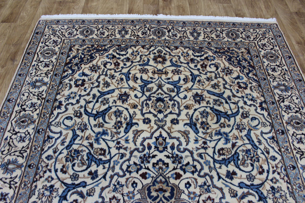 Persian Nain Wool & Silk Rug 304 × 192 cm – Hand-Knotted Floral Carpet