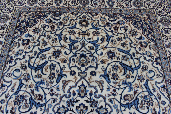 Persian Nain Wool & Silk Rug 304 × 192 cm – Hand-Knotted Floral Carpet