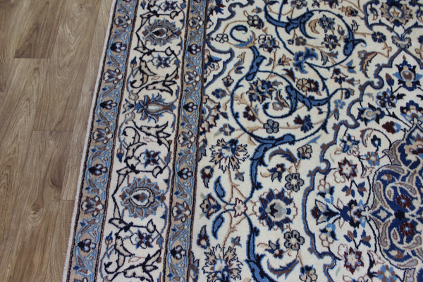 Persian Nain Wool & Silk Rug 304 × 192 cm – Hand-Knotted Floral Carpet