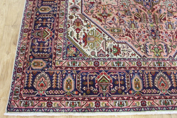 Persian Tabriz Carpet 294 × 200 cm – Hand-Knotted Wool Medallion Rug