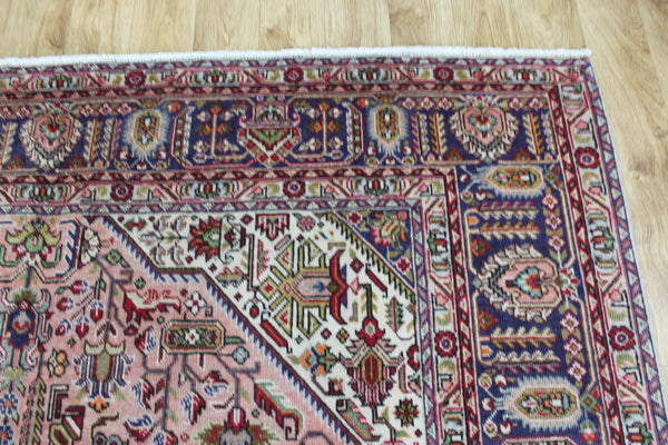 Persian Tabriz Carpet 294 × 200 cm – Hand-Knotted Wool Medallion Rug