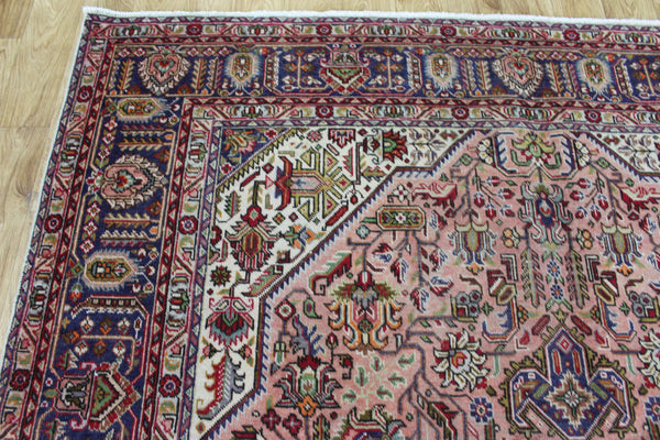 Persian Tabriz Carpet 294 × 200 cm – Hand-Knotted Wool Medallion Rug