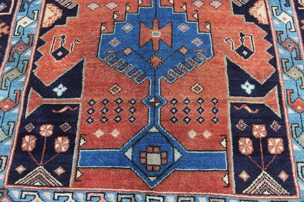 Persian Hamadan Rug 212 × 138 cm – Hand-Knotted Wool Tribal Carpet