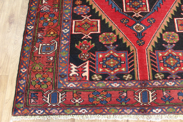 VINTAGE HANDMADE PERSIAN HAMEDAN RUG, VERY HARD WEARING 205 X 133 CM