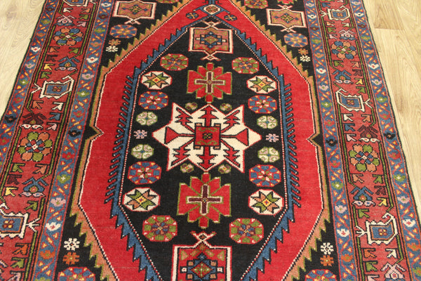 VINTAGE HANDMADE PERSIAN HAMEDAN RUG, VERY HARD WEARING 205 X 133 CM