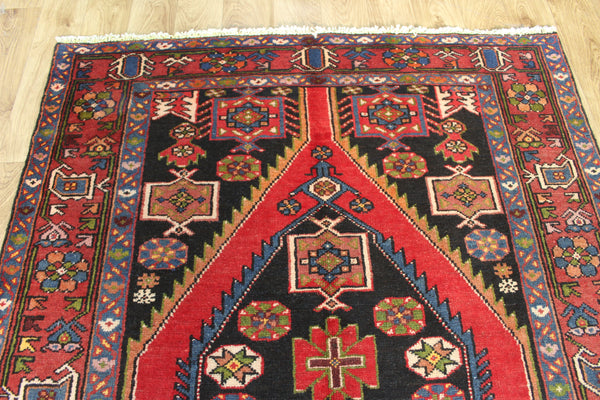 VINTAGE HANDMADE PERSIAN HAMEDAN RUG, VERY HARD WEARING 205 X 133 CM