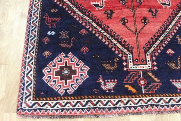 Persian Qashqai Shiraz Rug 190 × 124 cm – Hand-Knotted Wool Tribal Carpet