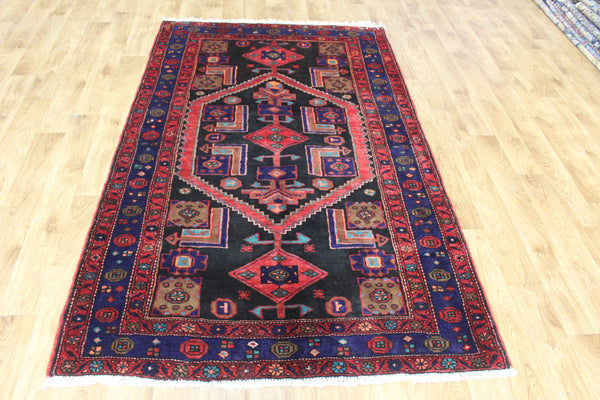 VINTAGE PERSIAN HAMEDAN RUG, VERY HARD WEARING 210 X 133 CM