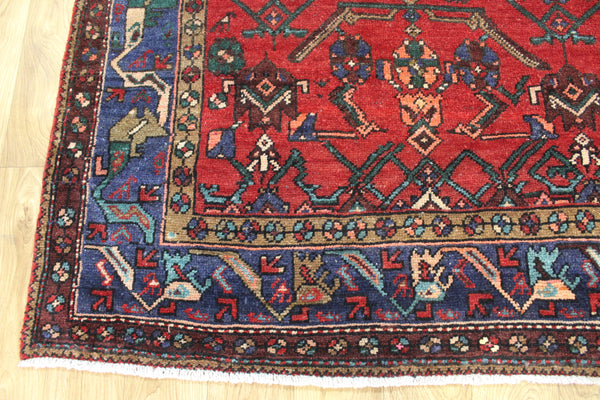Persian Hamadan Wool Rug 256 × 123 cm – Hand-Knotted Tribal Carpet