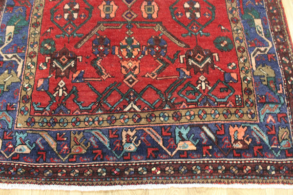 Persian Hamadan Wool Rug 256 × 123 cm – Hand-Knotted Tribal Carpet