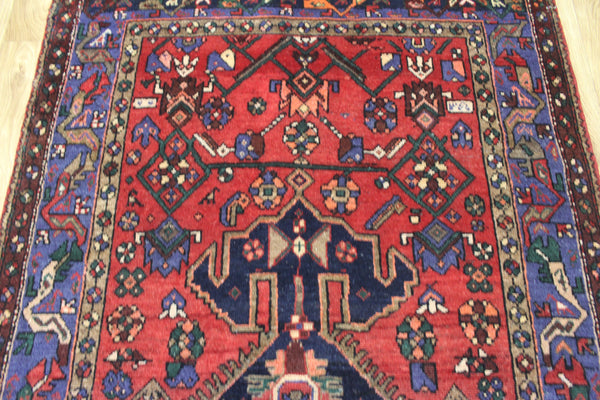 Persian Hamadan Wool Rug 256 × 123 cm – Hand-Knotted Tribal Carpet