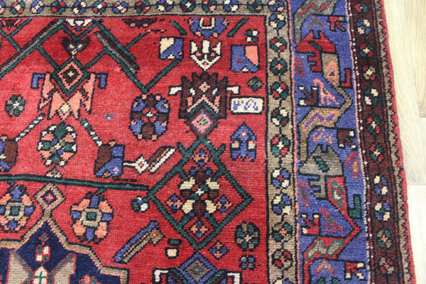 Persian Hamadan Wool Rug 256 × 123 cm – Hand-Knotted Tribal Carpet