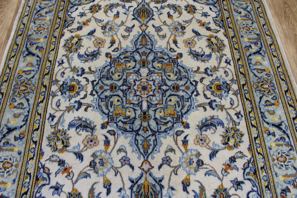 Persian Kashan Fine Wool Rug 193 × 132 cm – Hand-Knotted Floral Carpet