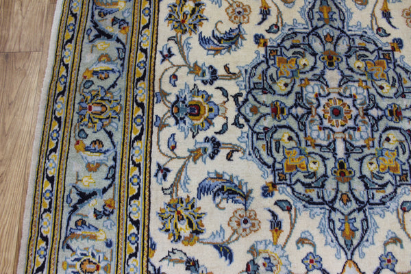 Persian Kashan Fine Wool Rug 193 × 132 cm – Hand-Knotted Floral Carpet