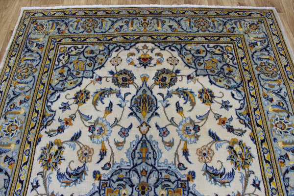 Persian Kashan Fine Wool Rug 193 × 132 cm – Hand-Knotted Floral Carpet