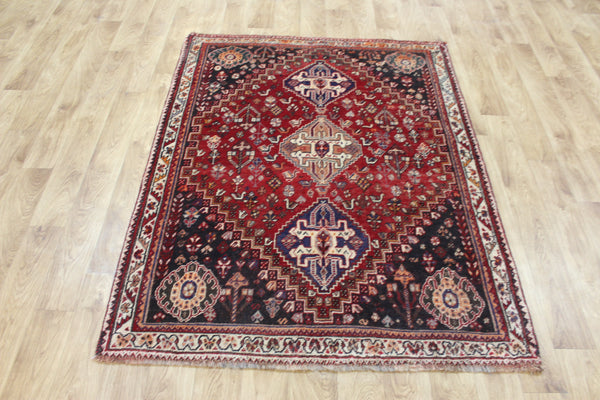Vintage Persian Shiraz Qashqai Rug 157 × 123 cm – Fine Hand-Knotted Wool Tribal Rug