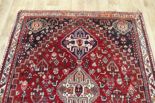 Vintage Persian Shiraz Qashqai Rug 157 × 123 cm – Fine Hand-Knotted Wool Tribal Rug